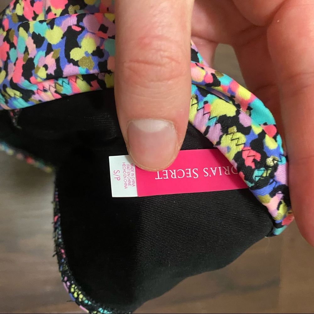 Victoria’s Secret swimsuit bottoms - Picture 2 of 3